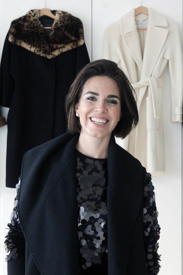 Ana es una mujer con carácter, extrovertida y bastante segura de sí misma. Los días en que se despierta con el ánimo más bajo, recurre a ropa favorecedora para subir la autoestima. «Si me levanto plof elijo un vestidazo rojo con tacón que me haga sentir poderosa». Su estilo es contemporáneo pero salpicado de tendencias. «Me encanta la moda e intento estar siempre a la última, aunque adapto las tendencias a mi estilo y sólo escojo aquello con lo que me siento identificada y cómoda».