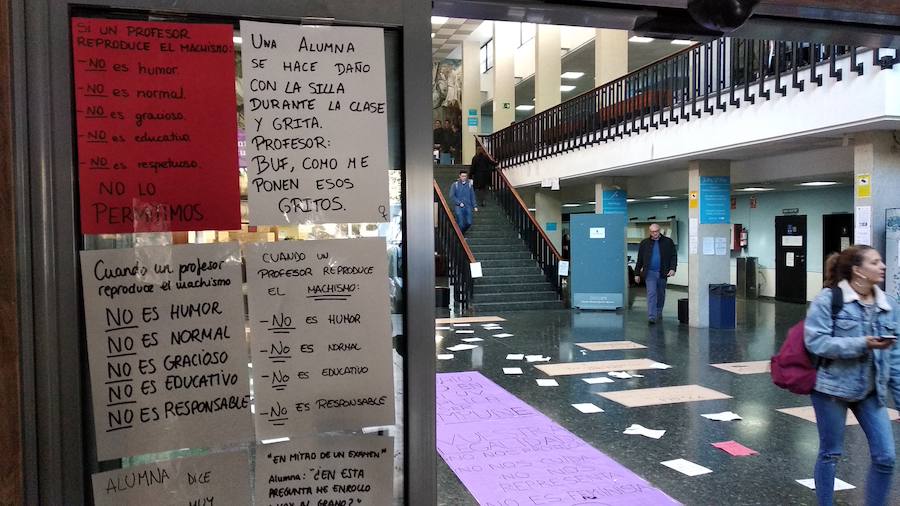 El hall de la Facultad de Filosofía amanece empapelado con ejemplos de expresiones y carteles que critican la falta de respuesta de la institución