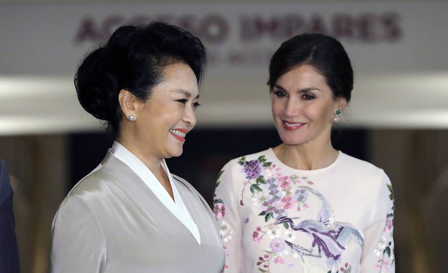 Recibimiento oficial de los Reyes al presidente de la República Popular China, Sr. Xi Jinping y su esposa, Peng Liyuan, en el Palacio Real de Madrid.