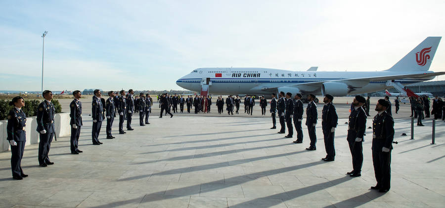 Recibimiento oficial de los Reyes al presidente de la República Popular China, Sr. Xi Jinping y su esposa, Peng Liyuan, en el Palacio Real de Madrid.