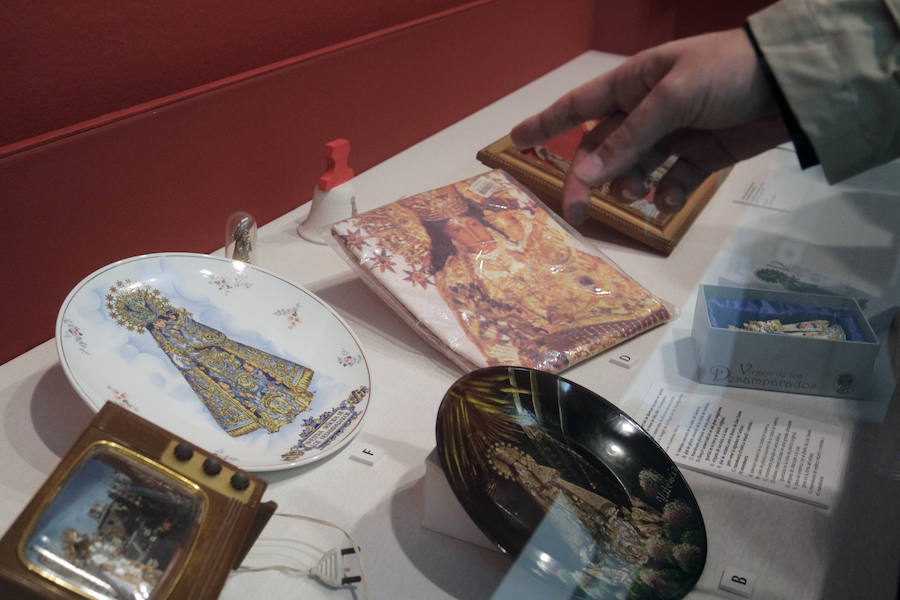 El Museu Valencià de la Il·lustració i la Modernitat (MuVIM) ha recopilado en un ciclo expositivo la historia social y cultural de la 'Mare de Déu dels Desemparats', en «una de las exposiciones más ambiciosas de sus 17 años de existencia» que reflexiona sobre su contribución a la memoria colectiva; sobre una devoción que tiene «empatía con los desamparados de toda clase y condición»; y en cómo la «secularización no ha matado la religión, sino que la ha transformado». 'Mare de Déu dels Desamparats' condensa 600 siglos de historia de la patrona de València en tres muestras que «ocupan la mayor parte de los espacios del museo dedicados a exposiciones temporales», desde la creación de la medieval 'Lloable Confraria de Nostra Dona Sancta Maria dels Ignoscens' hasta la actualidad. En ella, se pueden ver piezas pertenecientes a colecciones particulares y de instituciones como el MuMA, que se traducen en «salas con gran riqueza de patrimonio histórico».