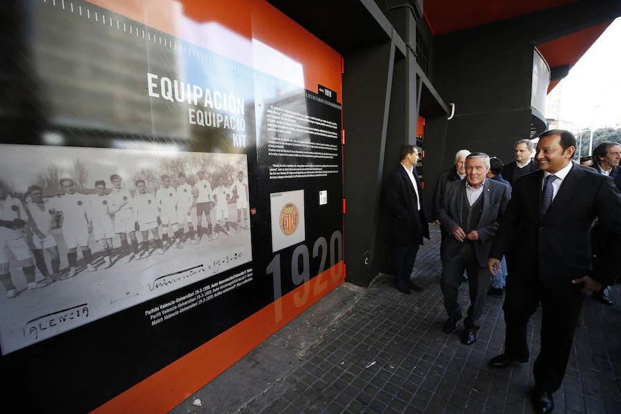 Fotos: Exposición histórica del Valencia CF en las paredes del viejo Mestalla