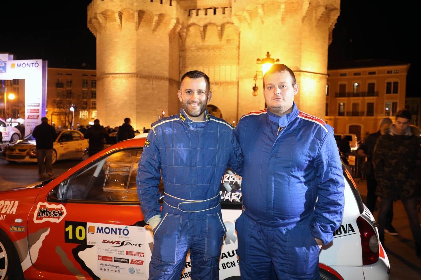 El XIX Rally Ciudad de Valencia ha arrancado este viernes con una salida neutralizada desde las Torres de Serranos.