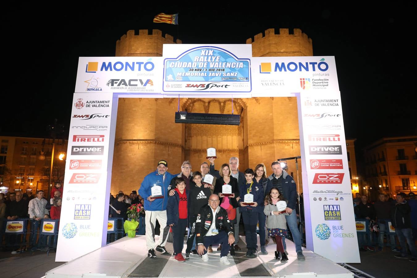 El XIX Rally Ciudad de Valencia ha arrancado este viernes con una salida neutralizada desde las Torres de Serranos.