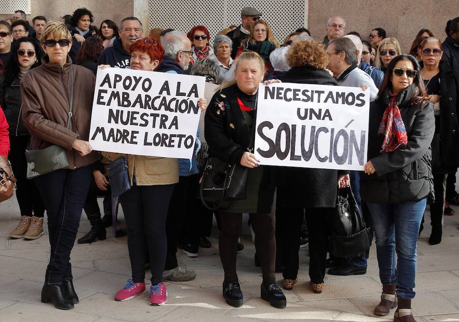 Con el tiempo casi agotado y sin indicios de solución, así se encuentra el pesquero de santa Pola 'Nuestra Madre de Loreto', en medio del mal tiempo y bloqueado desde hace diez días con 11 migrantes a bordo.