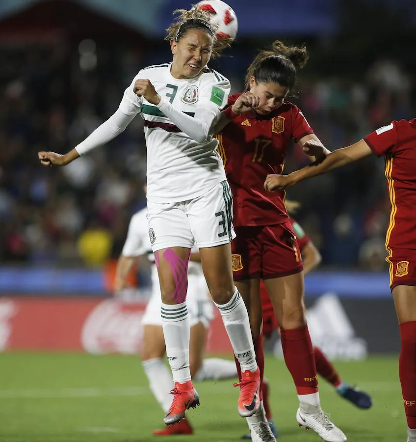 La selección española femenina Sub'17 terminó invicta y alcanzó este sábado su primer título en el Mundial de la categoría gracias al triunfo por 2-1 sobre México, con un doblete de la goleadora Claudia Pina, en el torneo que se disputó en Uruguay.