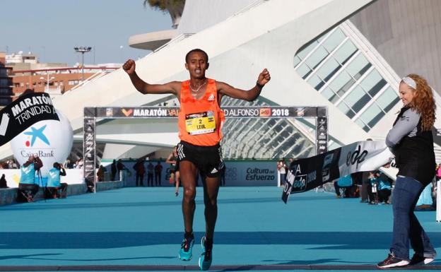 El etíope Leul Gebreselassie, ganador del maratón.