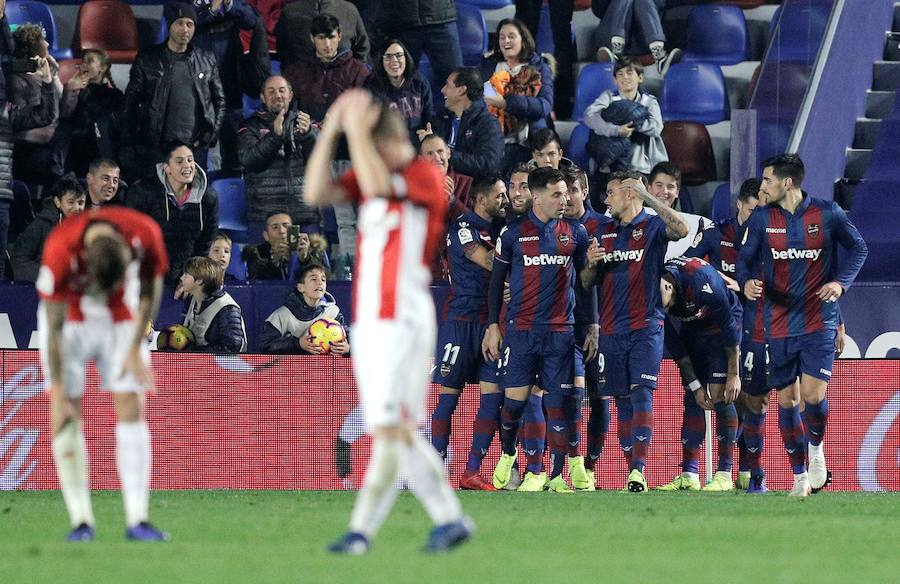 Estas son las mejores imágenes del partido de la jornada 14 de LaLiga en el Ciutat de València