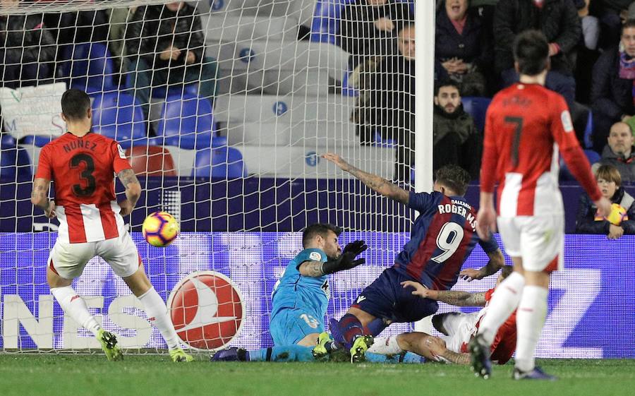 Estas son las mejores imágenes del partido de la jornada 14 de LaLiga en el Ciutat de València