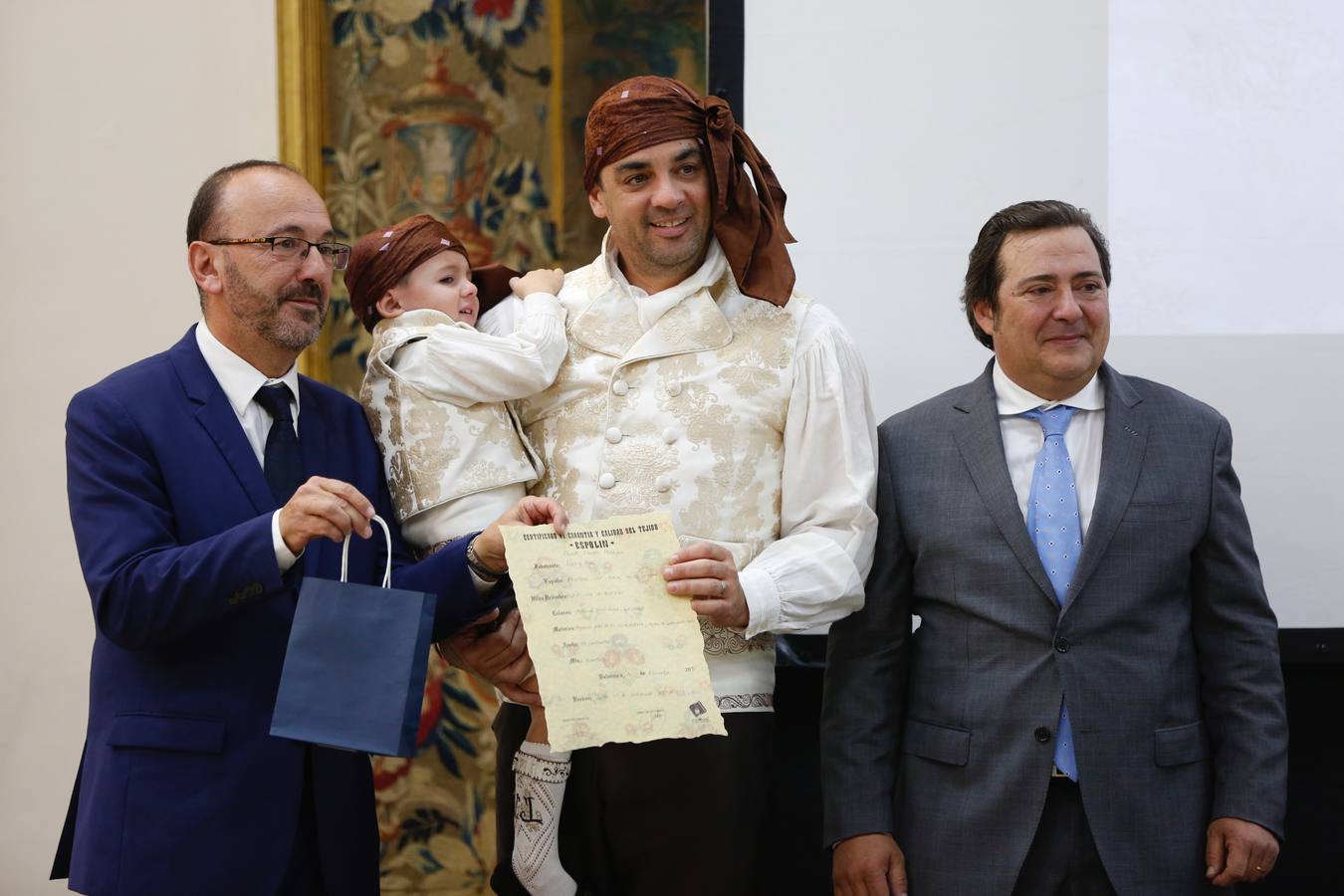 Fotos: Vives y Marí organiza una gala para entregar los certificados de espolines