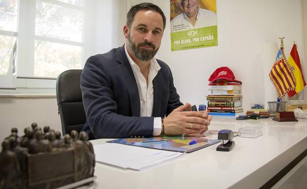 Santiago Abascal en su despacho. 