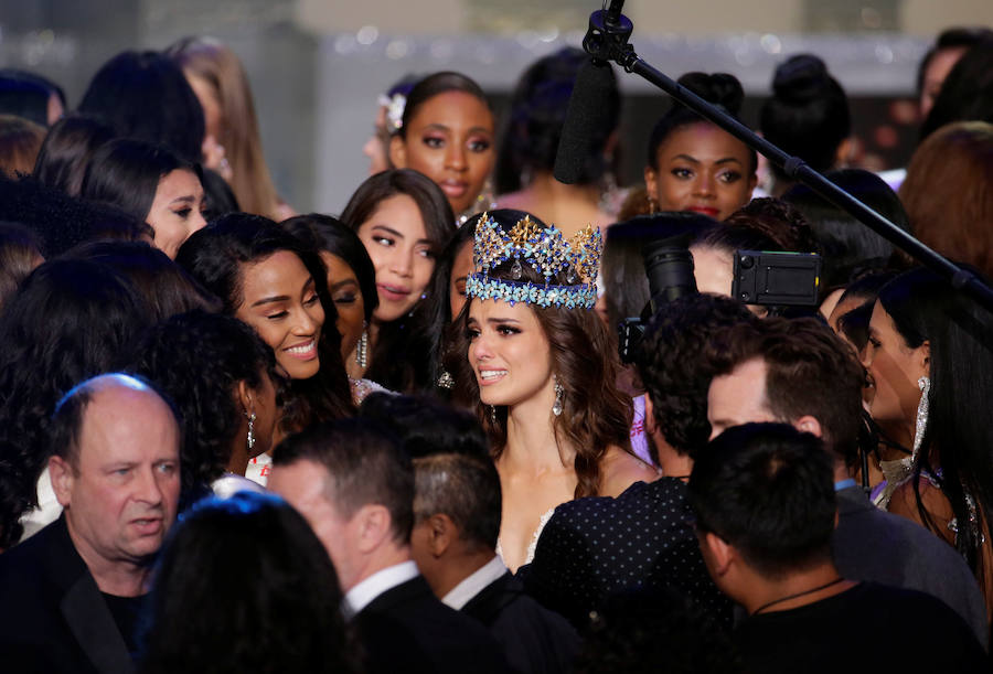La modelo mexicana Vanessa Ponce de León, de 26 años, se coronó esta noche Miss Mundo en la sexagésimo octava edición del certamen, celebrada en la ciudad tropical china de Sanya, logrando así la primera corona para su país. La guanajuatense se impuso en una disputada ronda final a la tailandesa Nicolene Pichapa Limunskan, que terminó segunda, y a las aspirantes de Bielorrusia, Jamaica y Uganda. «Usaré mi reinado para seguir haciendo lo mismo que hago desde hace tres años, es decir, seguir siendo un ejemplo, porque todos podemos ser un ejemplo. El mundo necesita un cambio y ayudar no es tan difícil», comentó la modelo mexicana al recibir la corona.