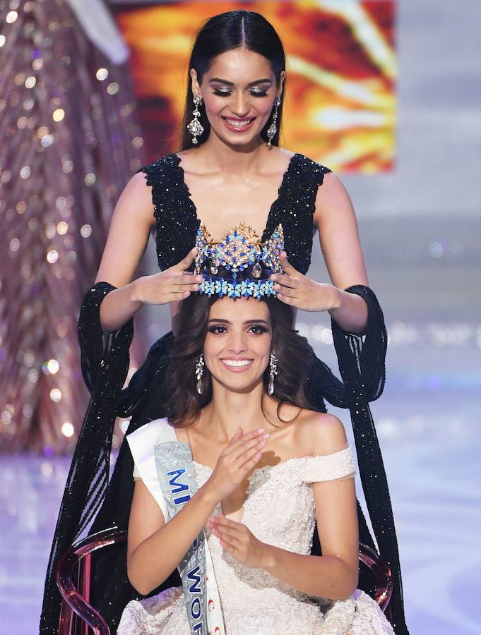 La modelo mexicana Vanessa Ponce de León, de 26 años, se coronó esta noche Miss Mundo en la sexagésimo octava edición del certamen, celebrada en la ciudad tropical china de Sanya, logrando así la primera corona para su país. La guanajuatense se impuso en una disputada ronda final a la tailandesa Nicolene Pichapa Limunskan, que terminó segunda, y a las aspirantes de Bielorrusia, Jamaica y Uganda. «Usaré mi reinado para seguir haciendo lo mismo que hago desde hace tres años, es decir, seguir siendo un ejemplo, porque todos podemos ser un ejemplo. El mundo necesita un cambio y ayudar no es tan difícil», comentó la modelo mexicana al recibir la corona.
