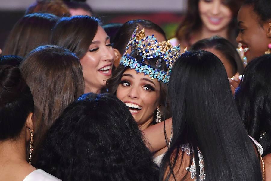 La modelo mexicana Vanessa Ponce de León, de 26 años, se coronó esta noche Miss Mundo en la sexagésimo octava edición del certamen, celebrada en la ciudad tropical china de Sanya, logrando así la primera corona para su país. La guanajuatense se impuso en una disputada ronda final a la tailandesa Nicolene Pichapa Limunskan, que terminó segunda, y a las aspirantes de Bielorrusia, Jamaica y Uganda. «Usaré mi reinado para seguir haciendo lo mismo que hago desde hace tres años, es decir, seguir siendo un ejemplo, porque todos podemos ser un ejemplo. El mundo necesita un cambio y ayudar no es tan difícil», comentó la modelo mexicana al recibir la corona.