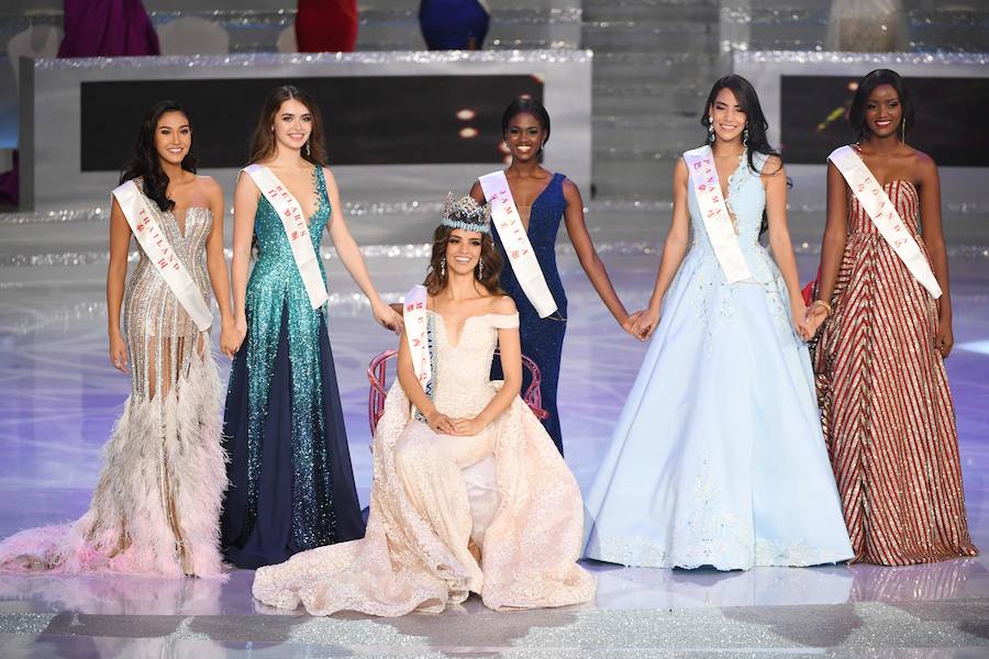 La modelo mexicana Vanessa Ponce de León, de 26 años, se coronó esta noche Miss Mundo en la sexagésimo octava edición del certamen, celebrada en la ciudad tropical china de Sanya, logrando así la primera corona para su país. La guanajuatense se impuso en una disputada ronda final a la tailandesa Nicolene Pichapa Limunskan, que terminó segunda, y a las aspirantes de Bielorrusia, Jamaica y Uganda. «Usaré mi reinado para seguir haciendo lo mismo que hago desde hace tres años, es decir, seguir siendo un ejemplo, porque todos podemos ser un ejemplo. El mundo necesita un cambio y ayudar no es tan difícil», comentó la modelo mexicana al recibir la corona.