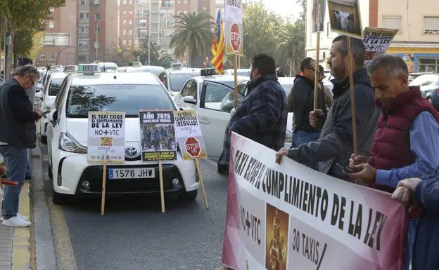 Imagen principal - Taxistas se movilizarán por el centro de Valencia para reclamar a la Conselleria que regule «con urgencia» las VTC