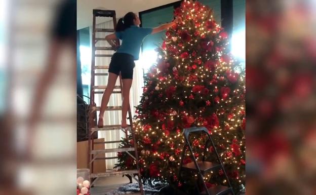 Jennifer López revoluciona instagram con unas fotos navideñas