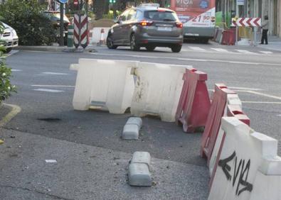 Imagen secundaria 1 - Aspecto en el que se encuentran ahora mismo numerosas calles de Valencia. Obras en avenida Burjassot, Reino de Valencia y Llano de Zaidía.