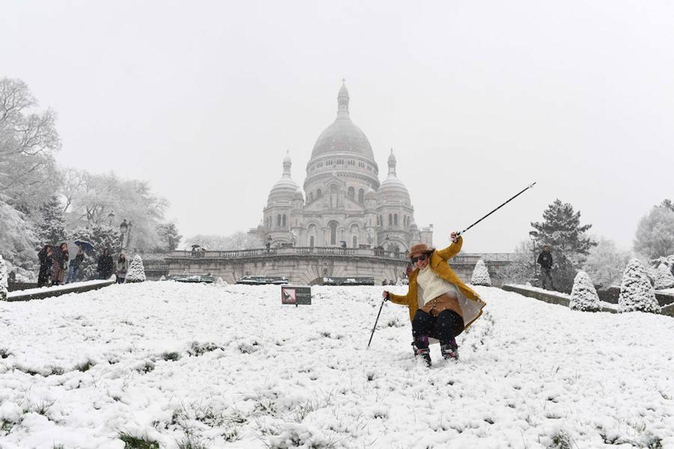 Colina de Montmartre, frente a la Basílica del Sagrado Corazón en París.