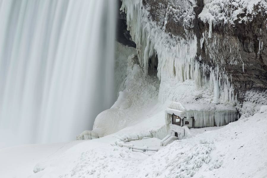 Punto de observación en la base de las Cataratas del Niágara, en Ontario.