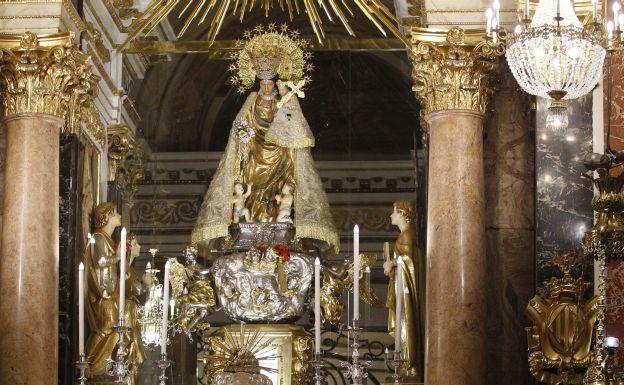 La Virgen de los Desamparados en la Basílica.