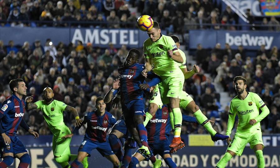 Estas son las fotos que deja el partidazo de la jornada 16 de LaLiga en el Ciutat de València