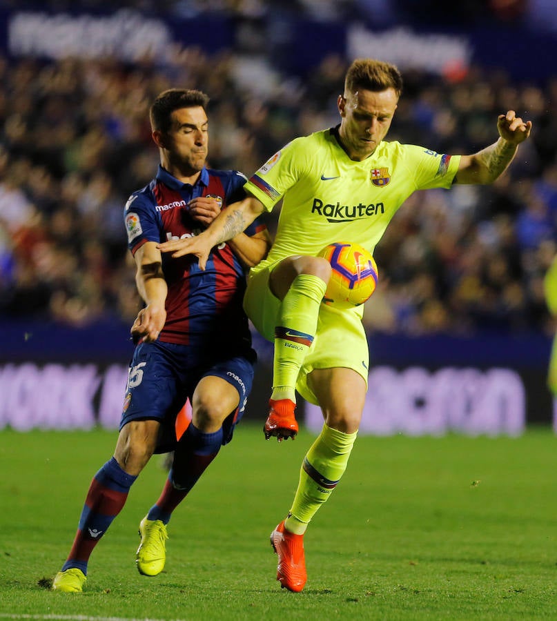 Estas son las fotos que deja el partidazo de la jornada 16 de LaLiga en el Ciutat de València