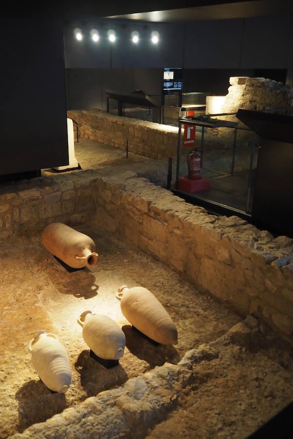 Uno de los mejores centros arquológicos de Europa padece los efectos del abandono por parte del Ayuntamiento desde su inauguración hace una década, lo que ha obligado a retirar piezas de la exposición.