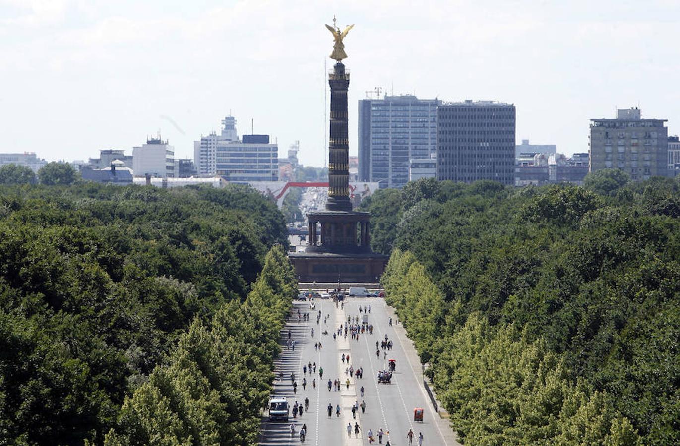 Tiergarten, Berlín. Esta zona verde abarca varios de los monumentos de la capital alemana, como la Puerta de Brandemburgo, el Parlamento de Berlín y la Columna de la Victoria. Más de 200 hectáreas cuyo origen reside en ser una zona de caza, que ha pasado a ser el parque más famoso de Berlín.