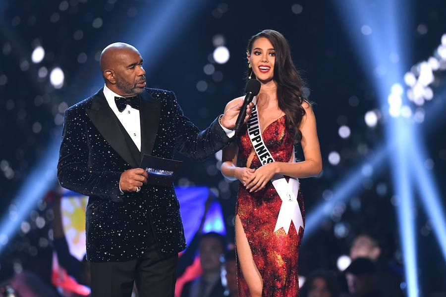 La filipina Catriona Gray ha sido coronada como Miss Universo 2018, uno de los certámenes de belleza más populares del mundo. Se trata del cuarto título para su país, con el que se ha alzado con seguridad y una sonrisa permanente durante sus desfiles. La segunda posición ha sido para Tamaryn Green, nombrada primera dama de honor por el concurso. En el tercer puesto, y segunda dama de honor, ha quedado la venezolana Sthefany Gutiérrez.