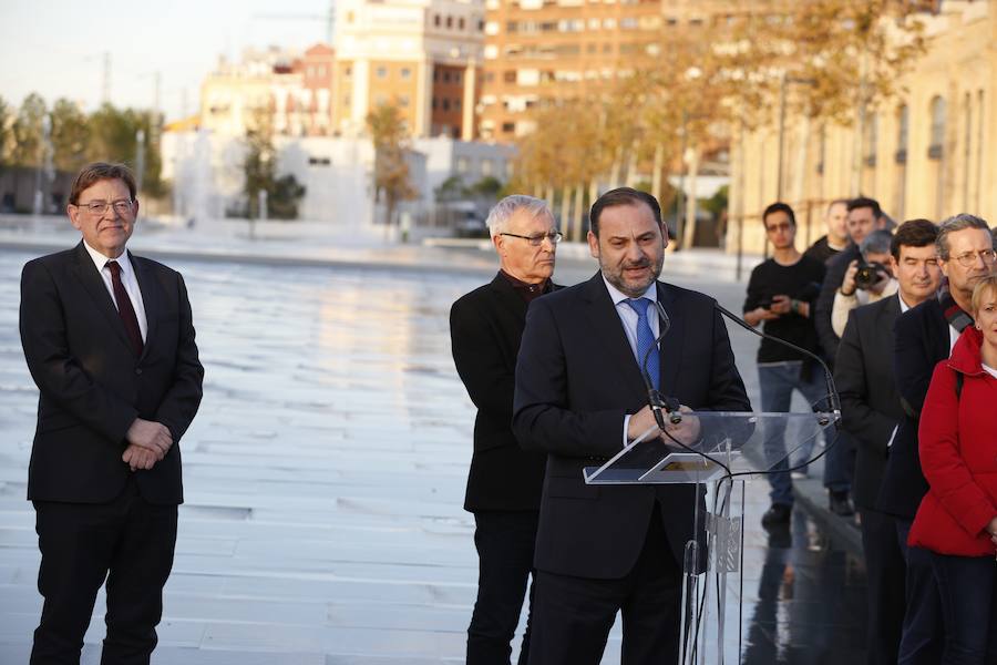 Desde las 9 horas de la mañana de este lunes los valencianos ya pueden disfrutar de este nuevo espacio verde que esperan desde hace 15 años. En total, más de 100.000 metros cuadrados, con un millar de árboles y zonas para niños y perros.