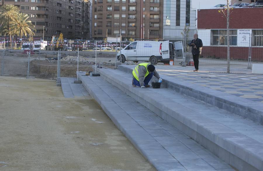 Desde las 9 horas de la mañana de este lunes los valencianos ya pueden disfrutar de este nuevo espacio verde que esperan desde hace 15 años. En total, más de 100.000 metros cuadrados, con un millar de árboles y zonas para niños y perros.