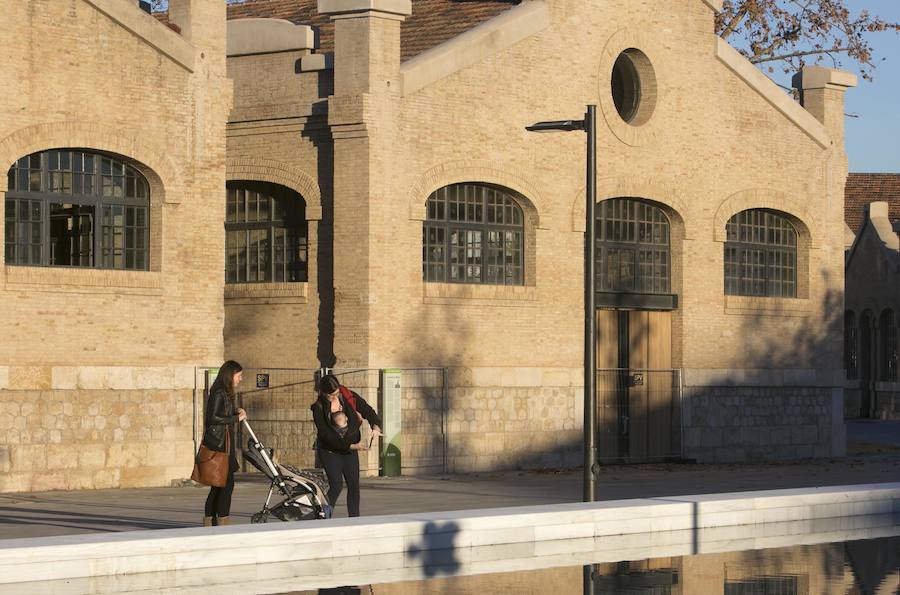 Desde las 9 horas de la mañana de este lunes los valencianos ya pueden disfrutar de este nuevo espacio verde que esperan desde hace 15 años. En total, más de 100.000 metros cuadrados, con un millar de árboles y zonas para niños y perros.