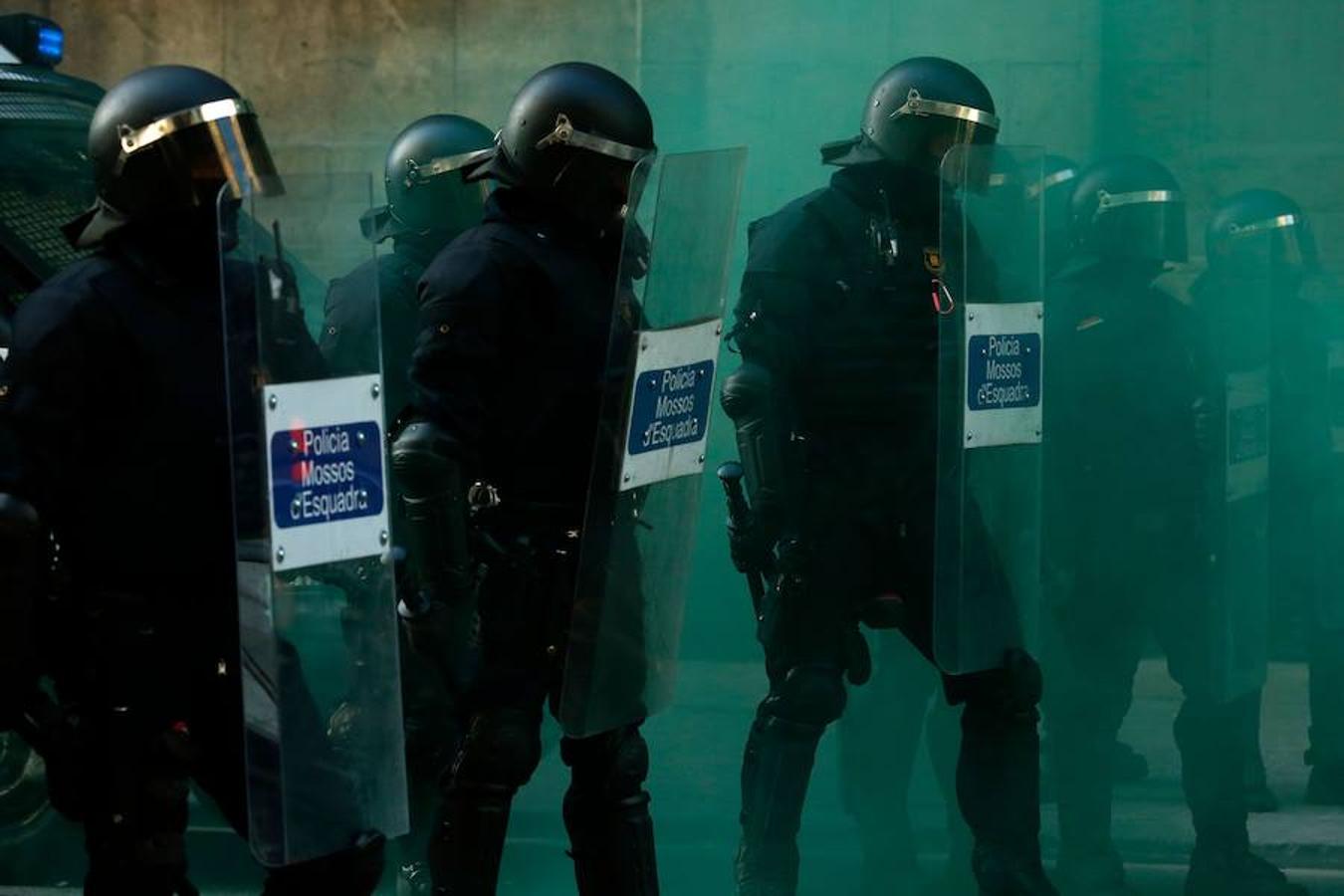 El presidente del Gobierno, Pedro Sánchez, preside este viernes el Consejo de Ministros en la Llotja de Mar de Barcelona. La ciudad condal vive una jornada de concentraciones y protestas de la mano de los CDR.