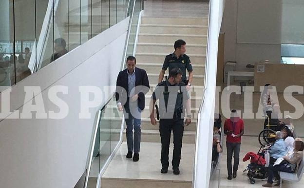 Eduardo Zaplana en una visita al hospital La Fe de Valencia. 