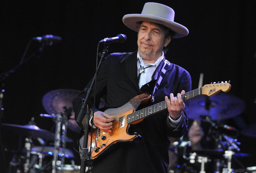 BOB DYLAN | El premio Nobel de Literatura llega a Valencia. Antes de Navidad se ha dado a conocer la nueva gira que le traerá a España entre abril y mayo de 2019. Entre sus nuevos destinos Valencia figura en ella y el lugar escogido para el concierto de Bob Dylan en Valencia es la plaza de Toros el 7 de mayo.