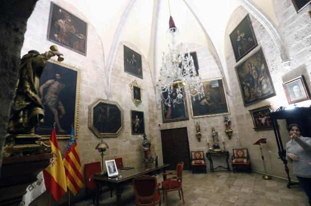 La sala Capitular, del siglo XV, presenta su imagen original. 