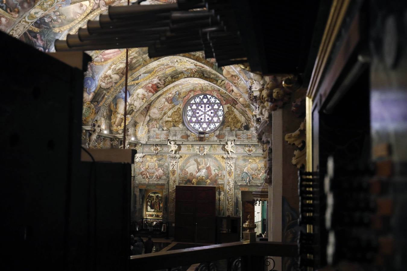 La iglesia, que sacó a la luz los frescos de Palomino, abre a las visitas la desconocida sala Capitular. El espacio, origen de la parroquia en el siglo XV, presenta su estado original e incluye obras de Juan de Juanes y Esteban March