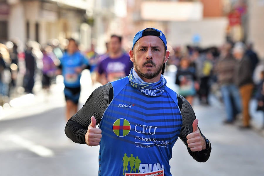 Foios ha acogido este domingo 23 de diciembre la quinta edición de su 10K contra la Fibrosis Quística. Se trata de una carrera solidaria que se ha consolidado en el calendario de final de año en Valencia.