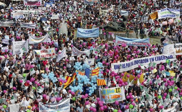 Multitudinaria concentración en defensa de la educación concertada organizada en mayo de 2016 en Valencia. 