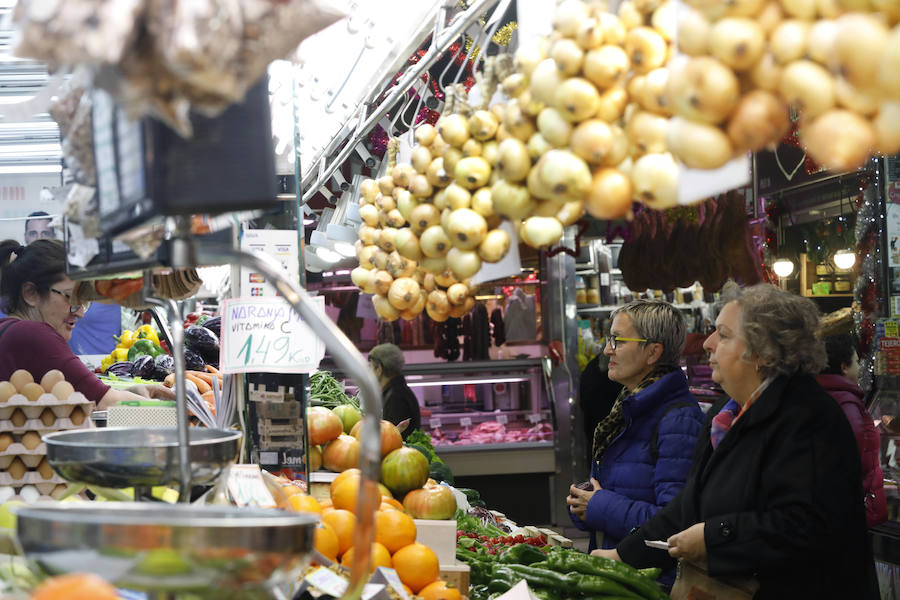 Fotos: La Navidad rescata los mercados de Valencia