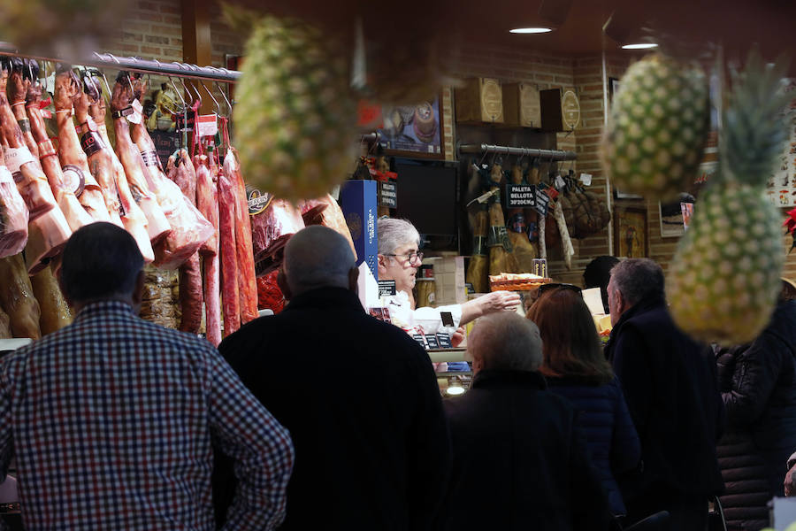 Fotos: La Navidad rescata los mercados de Valencia