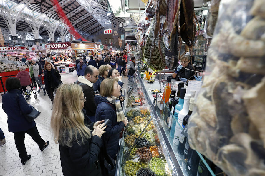 Fotos: La Navidad rescata los mercados de Valencia