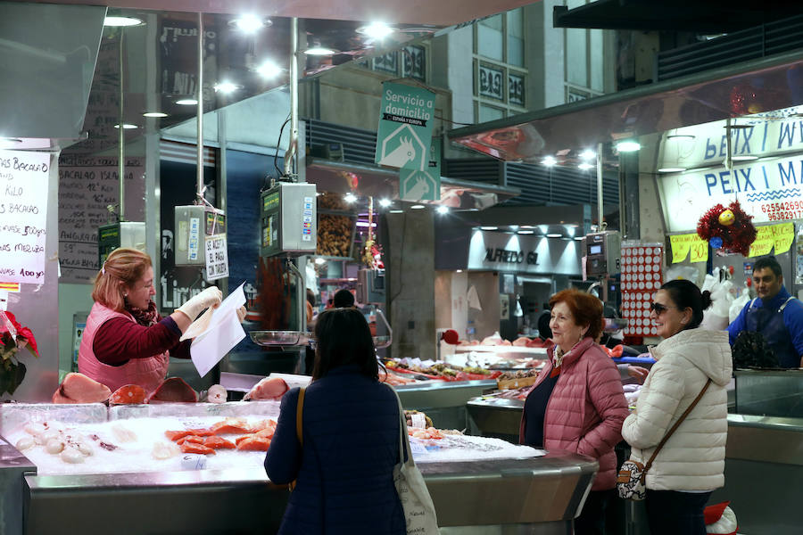 Fotos: La Navidad rescata los mercados de Valencia