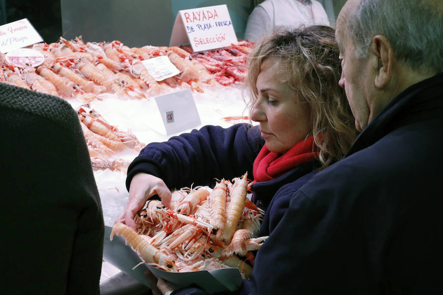 Fotos: La Navidad rescata los mercados de Valencia