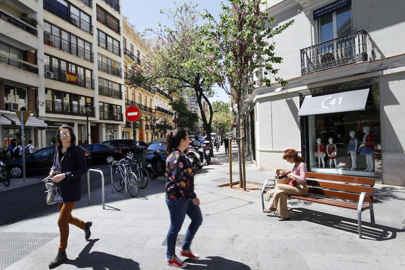 En la  calle de Cirilo Amorós , el precio medio de la vivienda alcanza los 3.450 euros/m2.