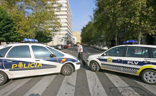 Policías en el centro de Valencia. 