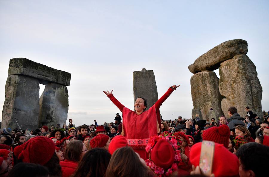 El diseño regular de monumentos rituales grandes y complejos, como Stonehenge, implica que el sitio de construcción se examinó cuidadosamente y las dimensiones requeridas de las piedras grandes se podrían transferir a las canteras de piedra, ubicadas a una distancia de hasta 260 kilómetros.