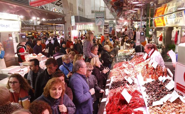 Imagen principal - Paradas en el Mercado Central de Valencia. 