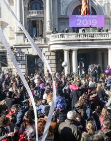 Imagen secundaria 2 - Suenan las primeras doce campanadas de la Nochevieja en Valencia